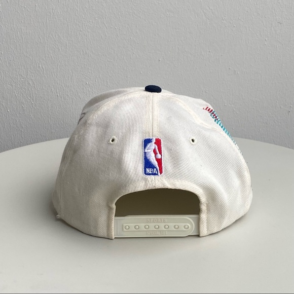 Vintage Autographed Vancouver Grizzlies Snapback - Picture 3 of 6